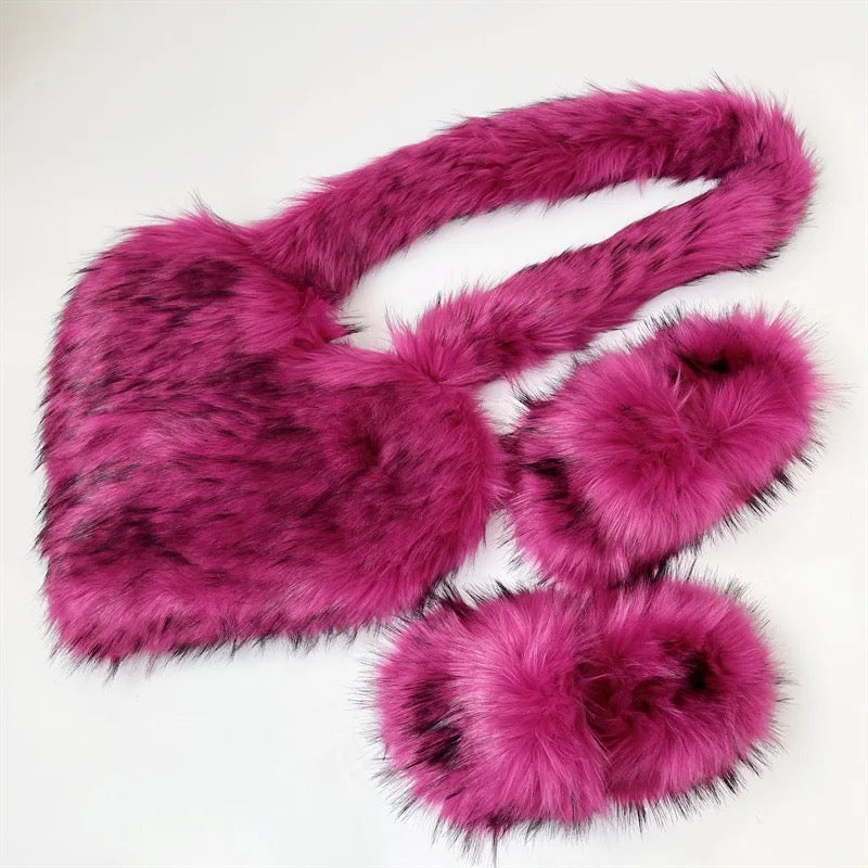 PLUSH BAG & SLIPPER SET